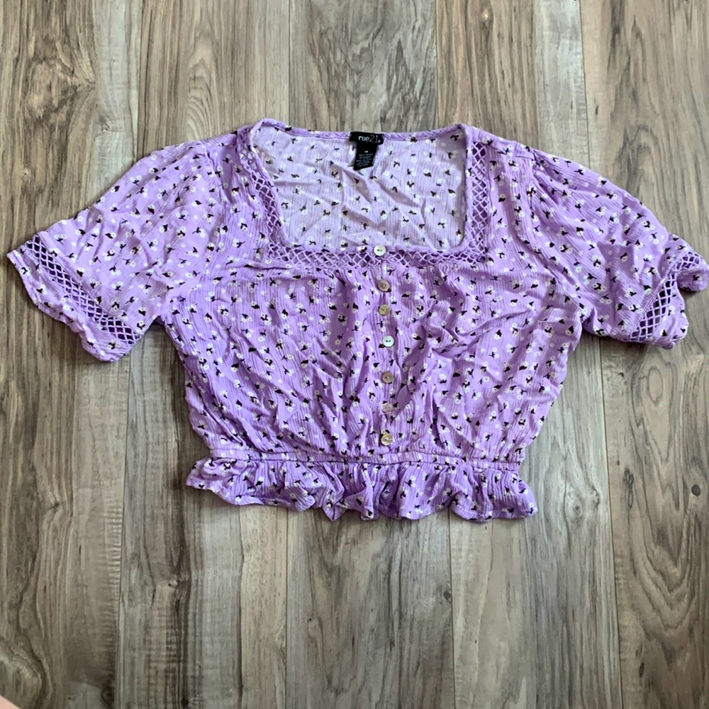 Rue 21 Crop top!! Medium in Woman🌷